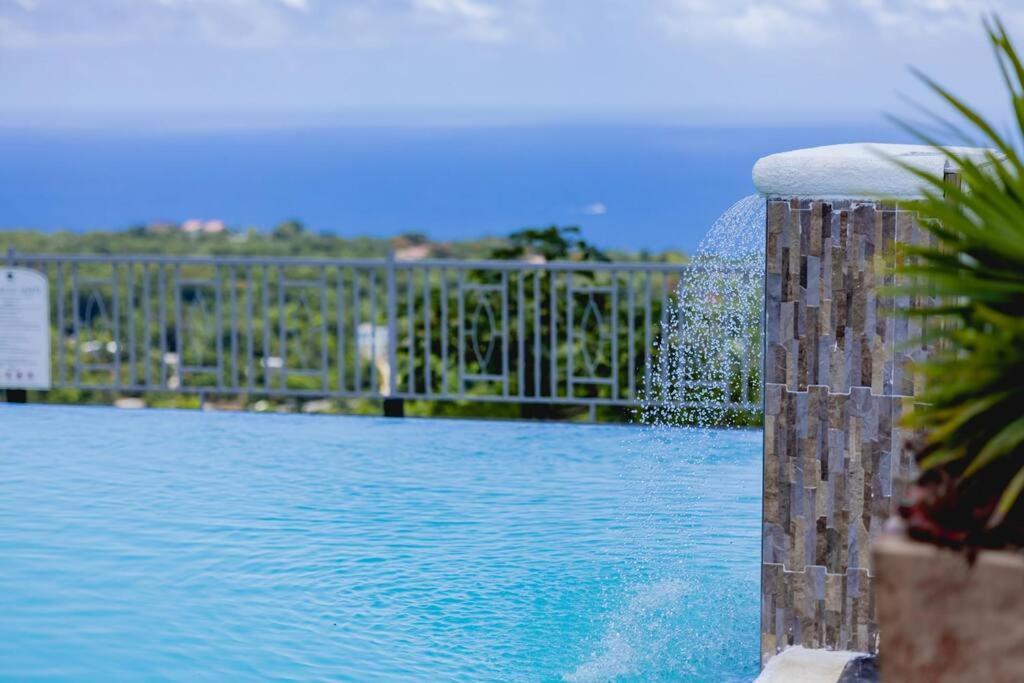 Pyramid Point Manor Villa Ocho Rios Exteriör bild