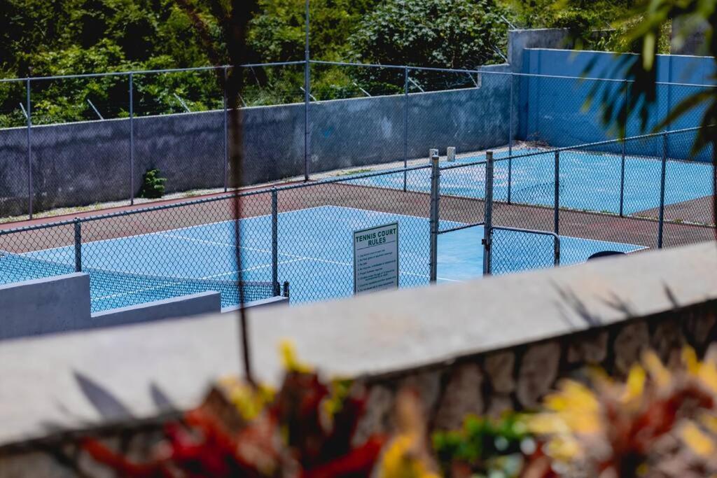 Pyramid Point Manor Villa Ocho Rios Exteriör bild