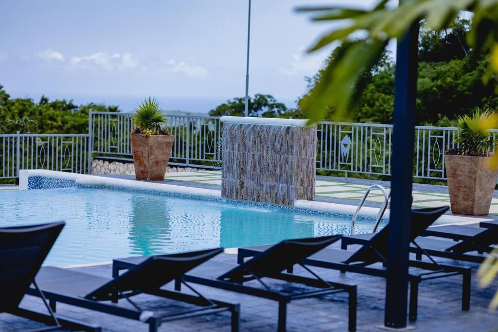 Pyramid Point Manor Villa Ocho Rios Exteriör bild